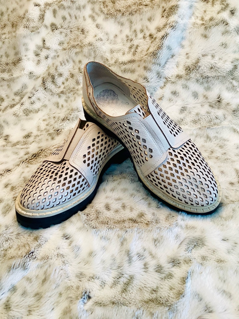 VINCE CAMUTO Mritsa Oxford